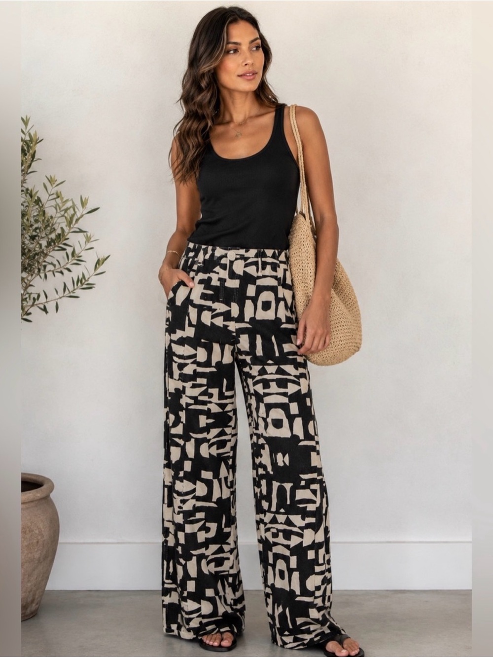Size 8 Kut from the Kloth Meg High Rise Wide Leg Abstract Pants